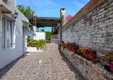 Casa + departamento con patio 